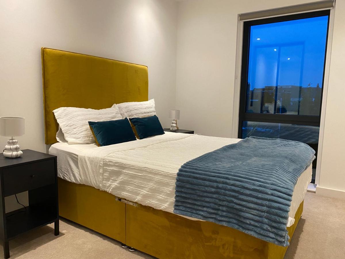 Triple T Homes Cosy 2 Bedroom Apartment With Balcony Ілфорд Екстер'єр фото